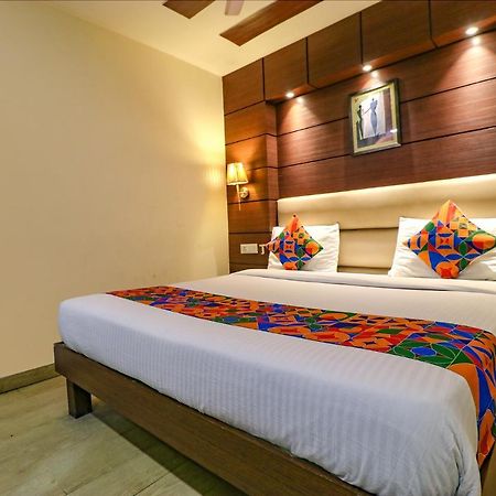 Fabhotel Admire Suites Nuova Delhi Esterno foto