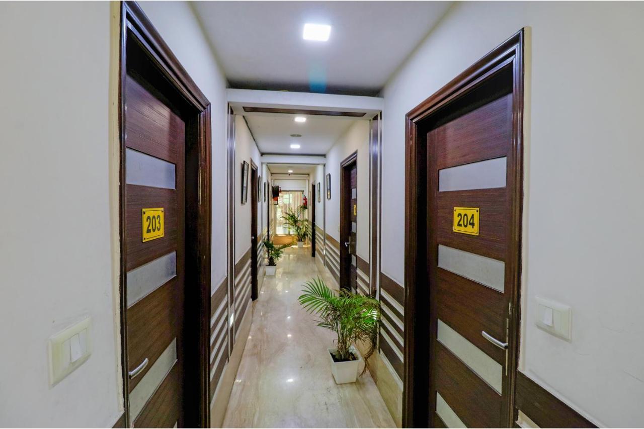 Fabhotel Admire Suites Nuova Delhi Esterno foto
