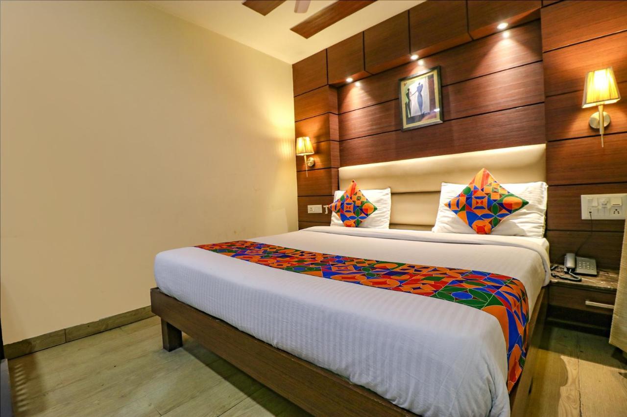 Fabhotel Admire Suites Nuova Delhi Esterno foto