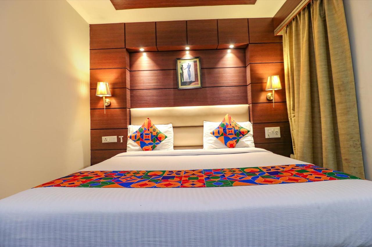 Fabhotel Admire Suites Nuova Delhi Esterno foto
