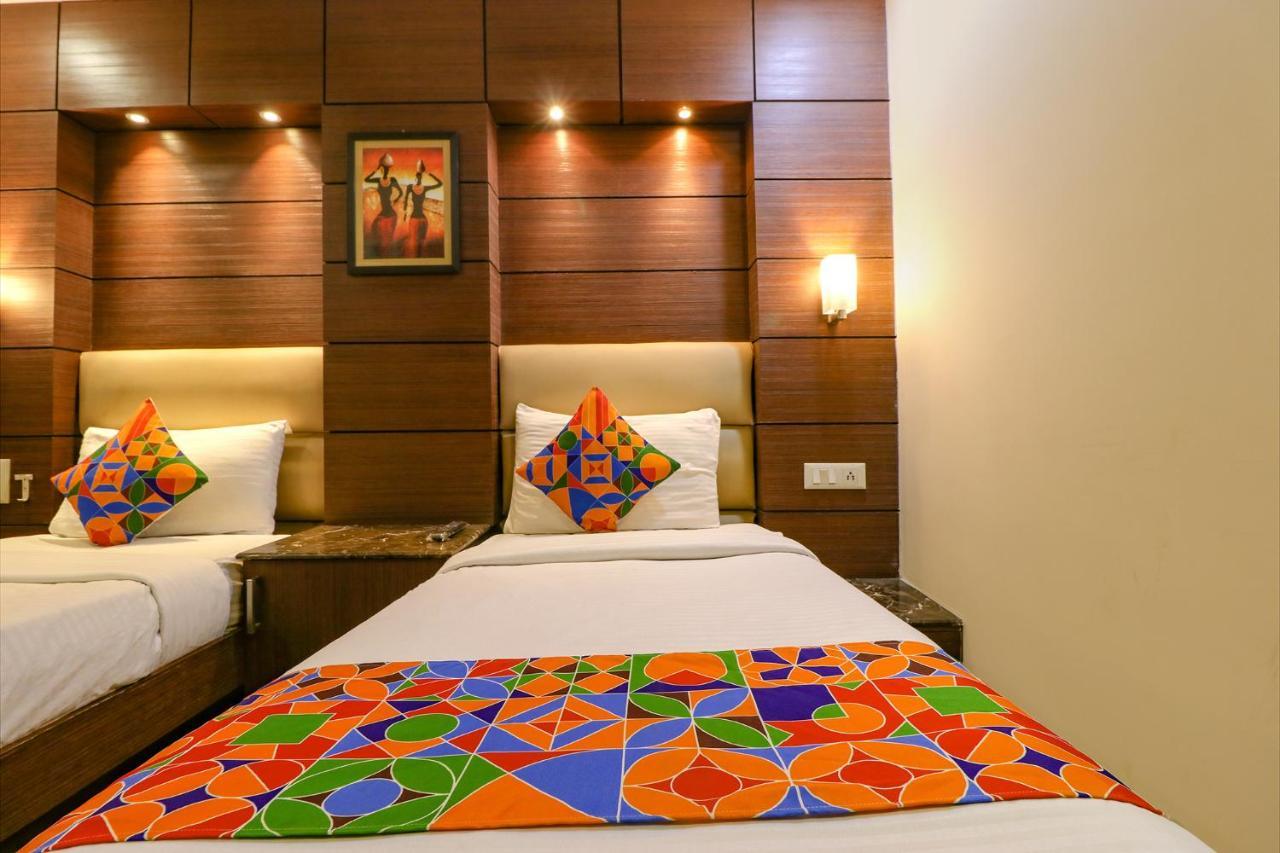 Fabhotel Admire Suites Nuova Delhi Esterno foto
