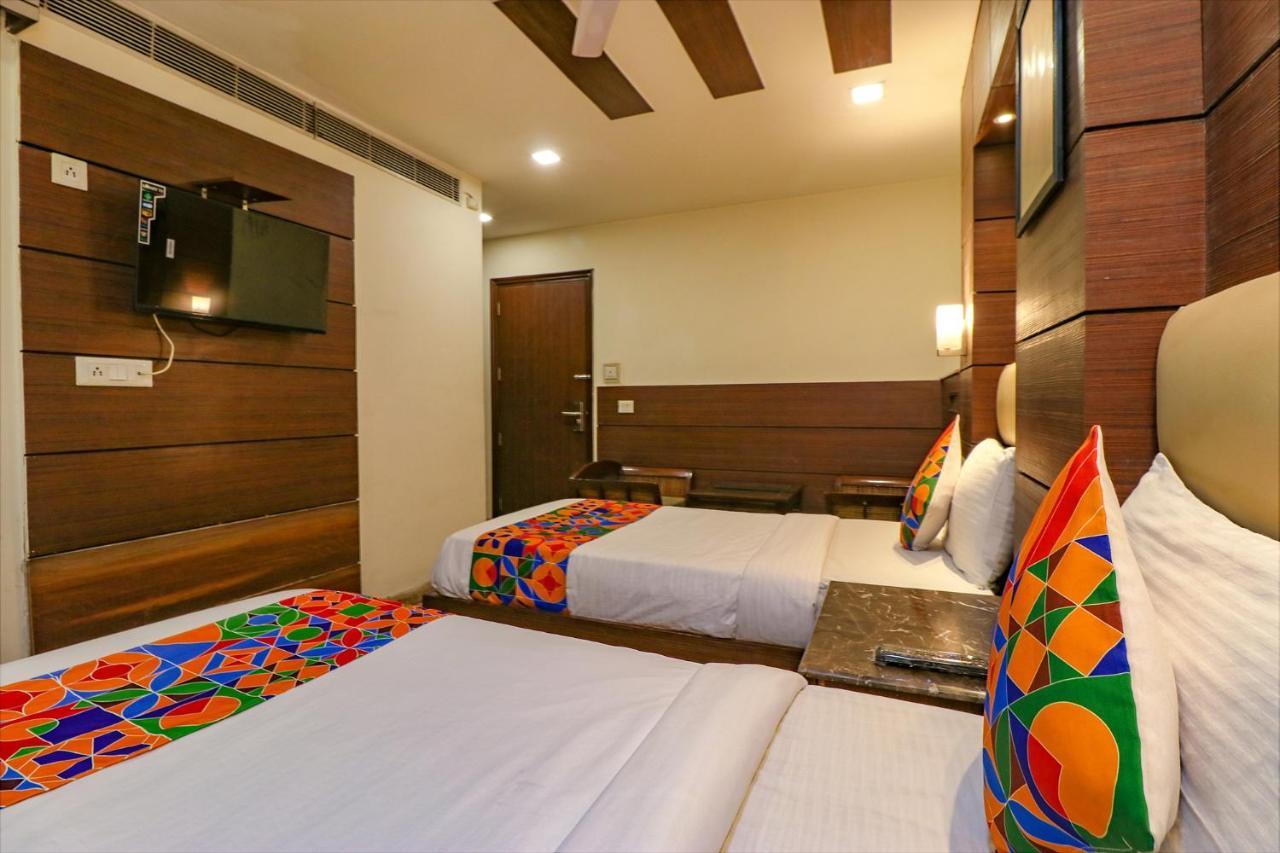 Fabhotel Admire Suites Nuova Delhi Esterno foto