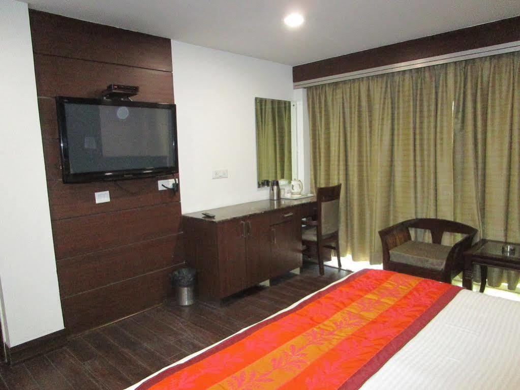 Fabhotel Admire Suites Nuova Delhi Esterno foto