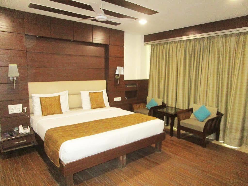 Fabhotel Admire Suites Nuova Delhi Esterno foto