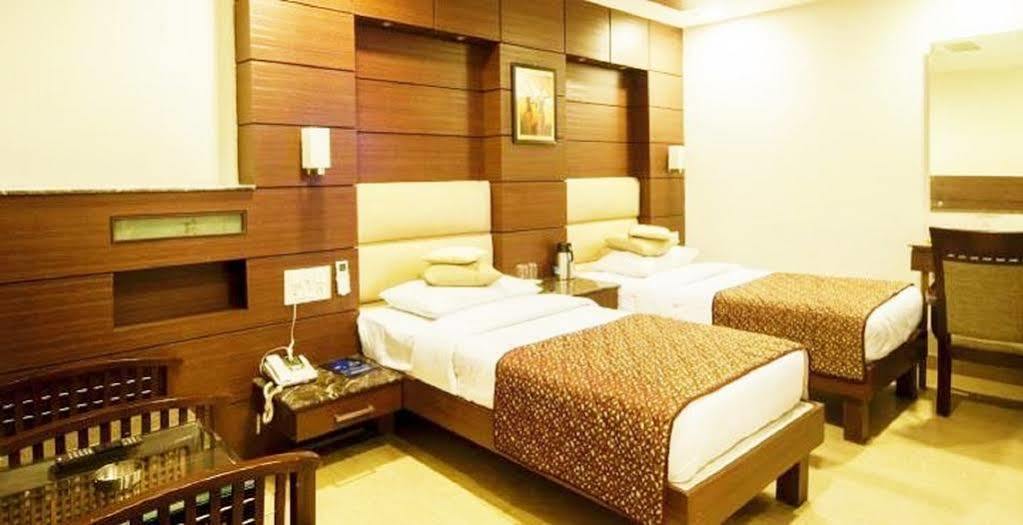 Fabhotel Admire Suites Nuova Delhi Esterno foto