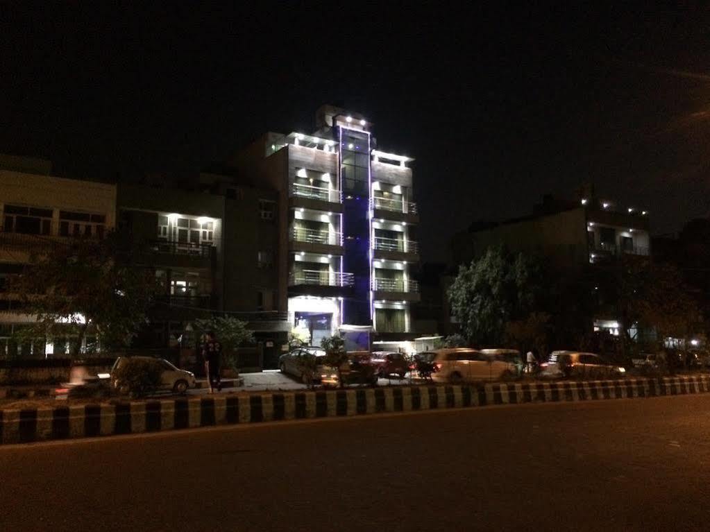 Fabhotel Admire Suites Nuova Delhi Esterno foto
