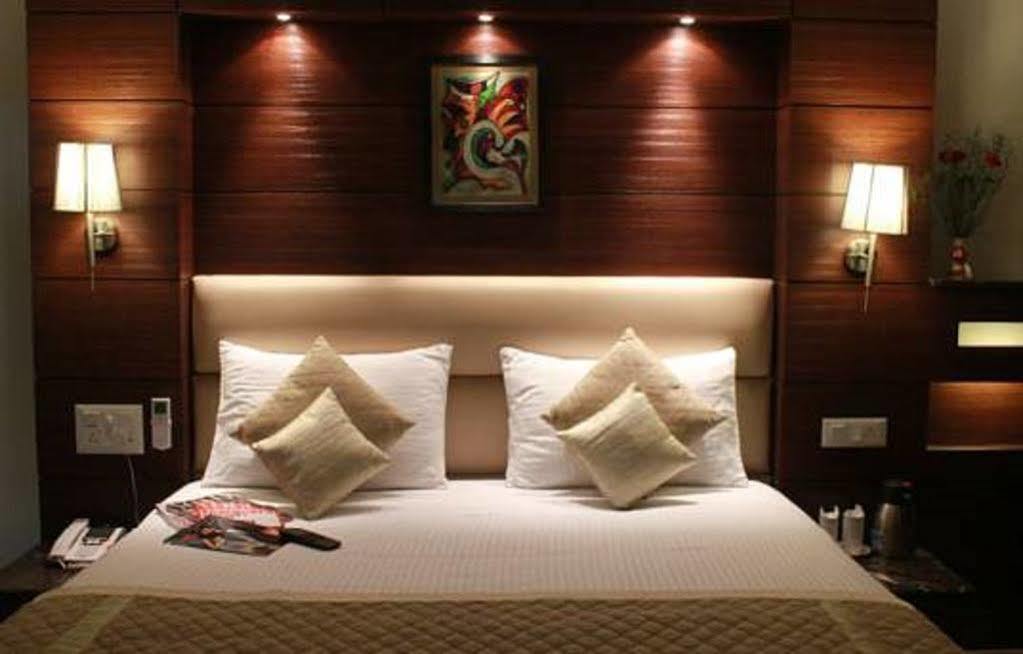 Fabhotel Admire Suites Nuova Delhi Esterno foto